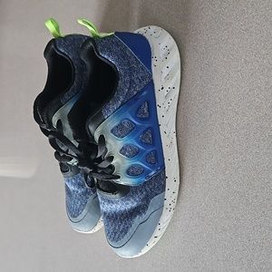 Big boy's size 6 shoes